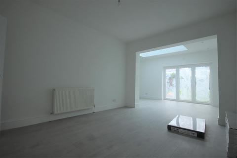 undefined, Earlswood Gardens, Ilford