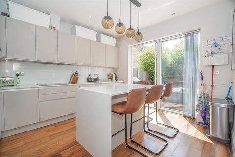 undefined, Fortis Green Avenue, London