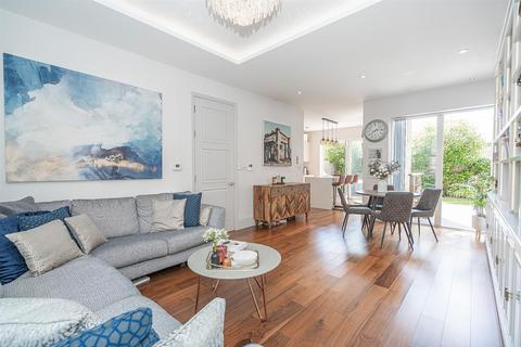 undefined, Fortis Green Avenue, London