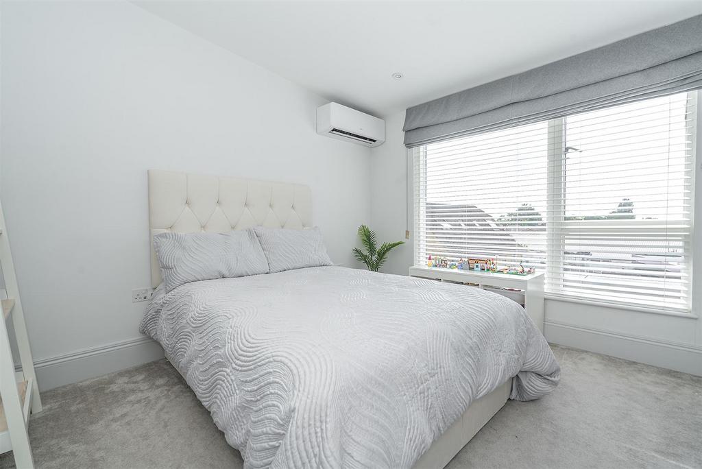 Bedroom 4 a.jpg