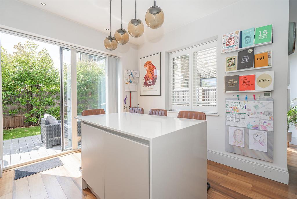 Kitchen b.jpg