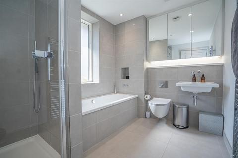 undefined, Fortis Green Avenue, London