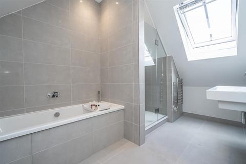 undefined, Fortis Green Avenue, London
