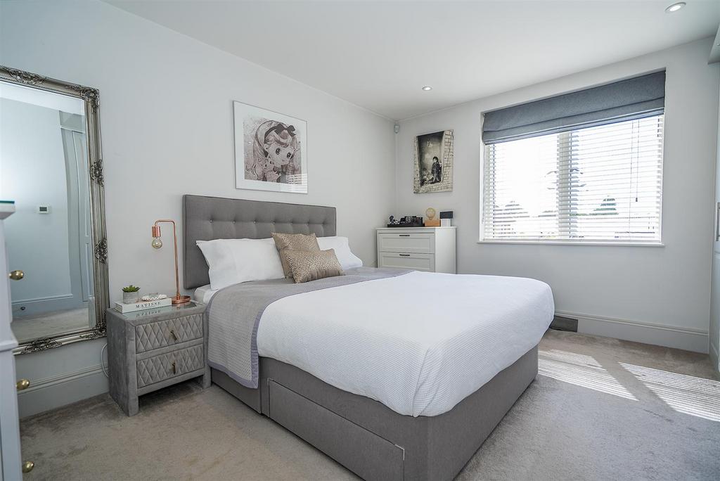 Bedroom 1 a.jpg