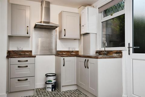 4 bedroom end of terrace house for sale, Clapham Avenue, Hull