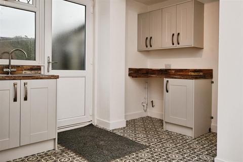 4 bedroom end of terrace house for sale, Clapham Avenue, Hull