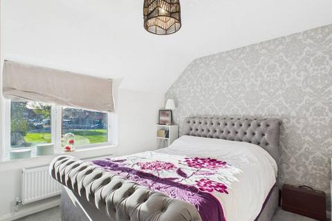 2 bedroom end of terrace house for sale, Gloucester Crescent, Staines-upon-Thames, Surrey, TW18