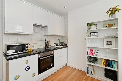 1 bedroom apartment to rent, Commercial Road, London, E14