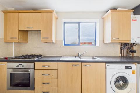 2 bedroom flat to rent, Wellington Street, Gloucester
