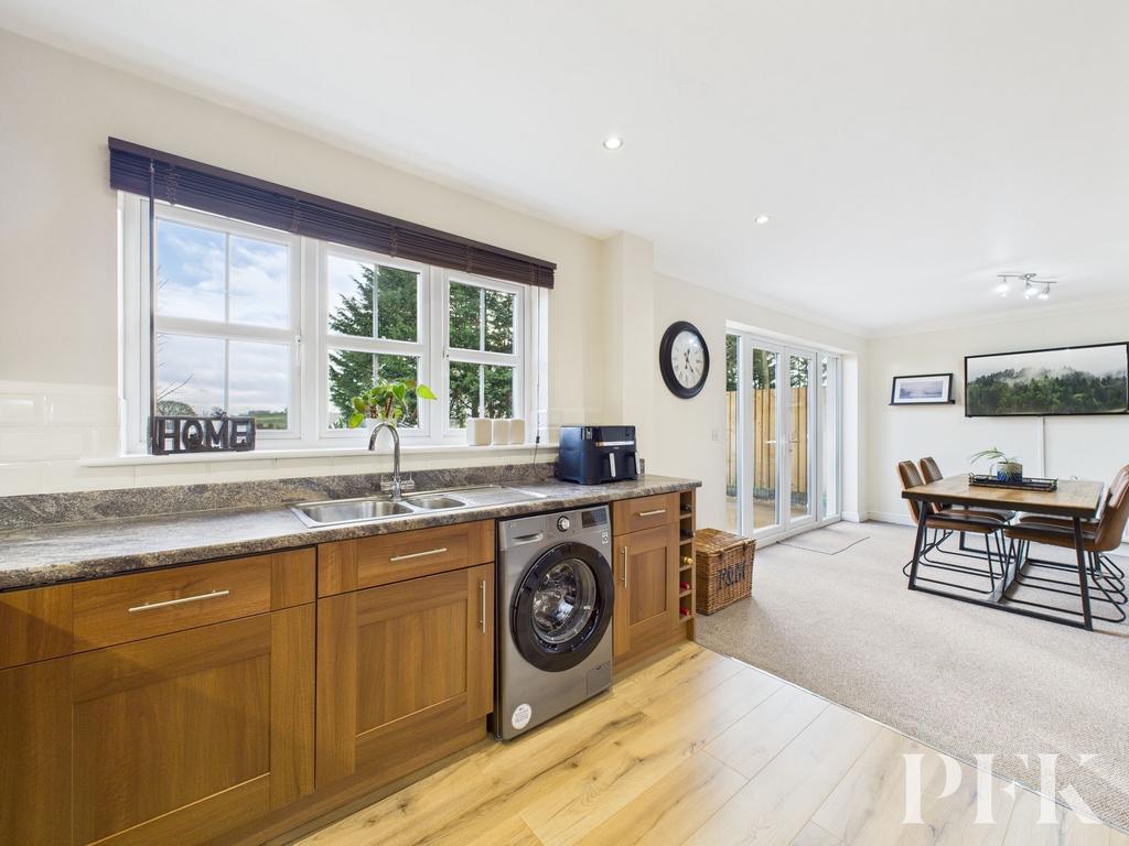 Kitchen / Dining