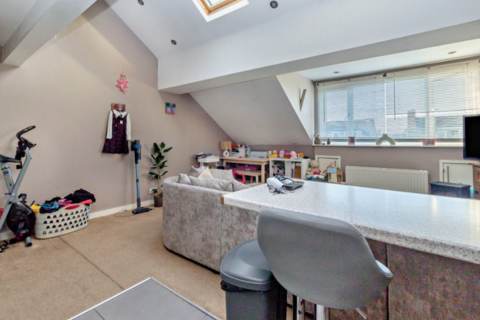 2 bedroom apartment to rent, Stockton Road, Manchester
