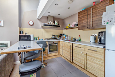 2 bedroom apartment to rent, Stockton Road, Manchester