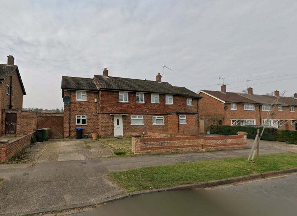 4 bed semi-detached house to rent Hawthorn Road,