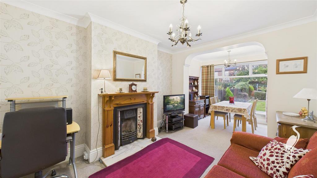 Lounge/Dining Room
