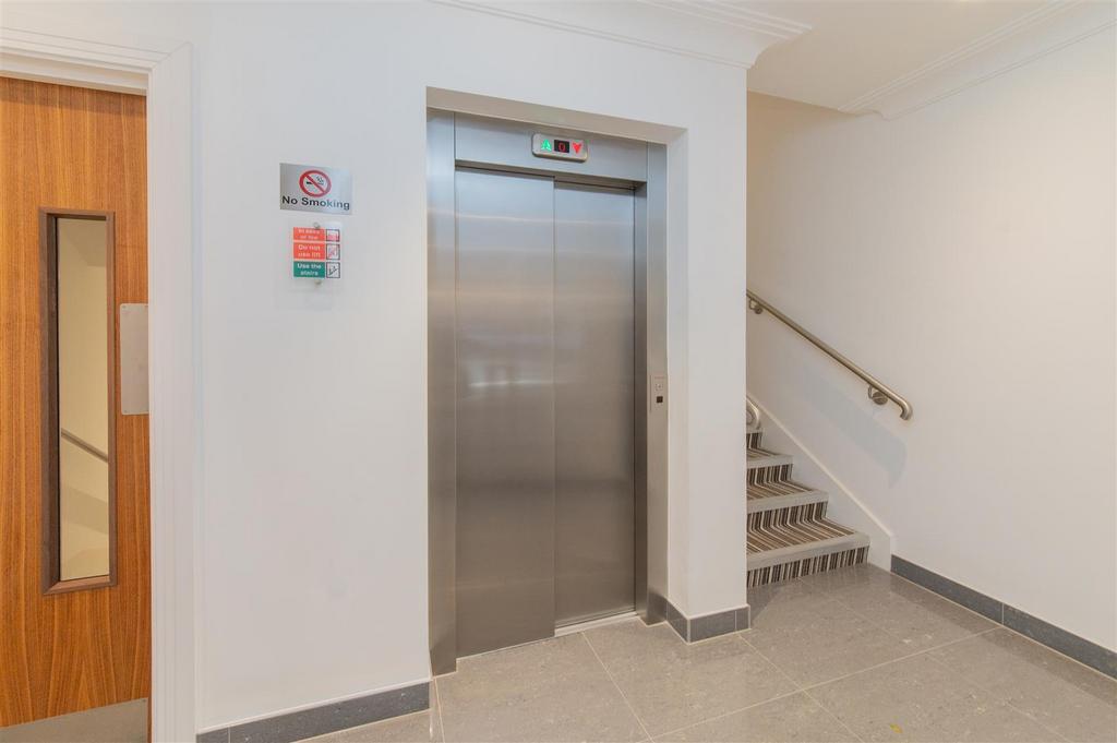 Flat 4 Annabel Court-32 DSC 1119.jpg