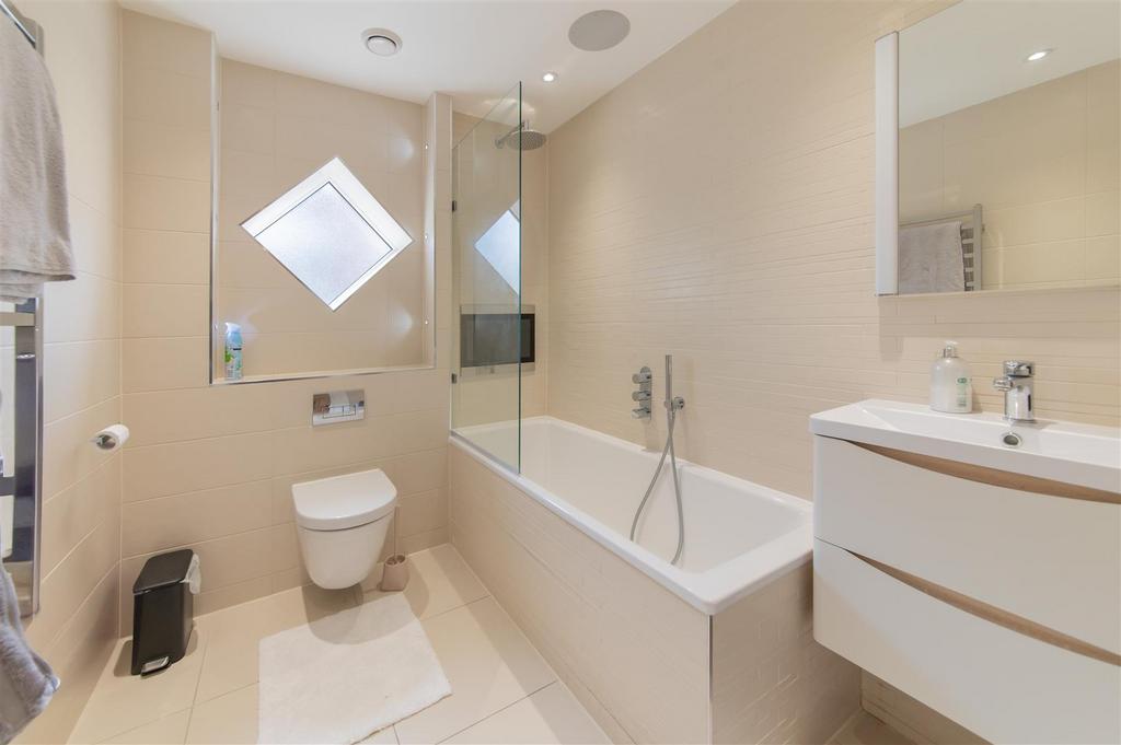 Flat 4 Annabel Court-12 DSC 1055.jpg