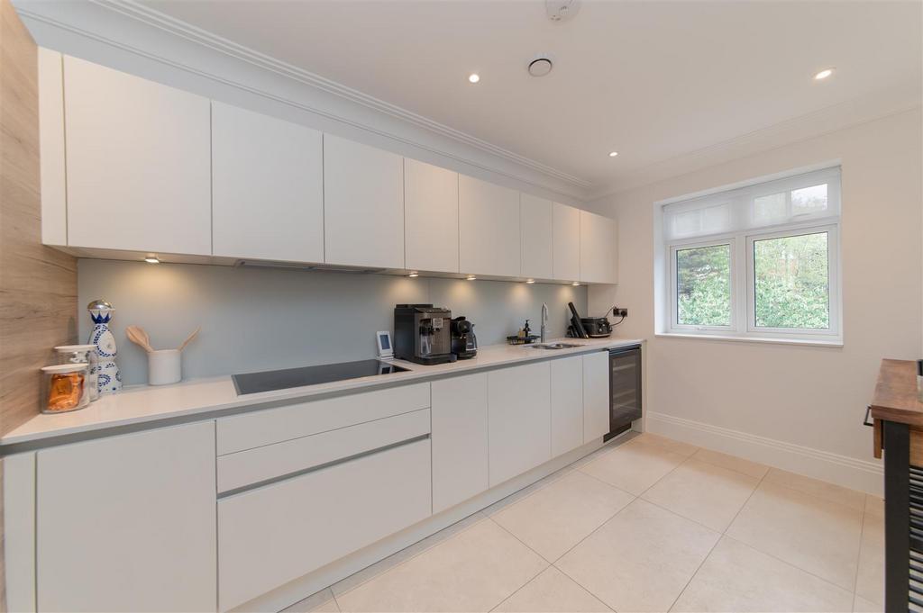 Flat 4 Annabel Court-13 DSC 1057.jpg