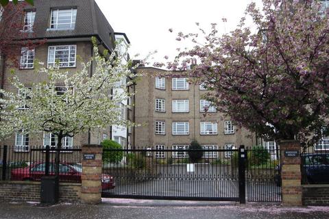 2 bedroom flat to rent, Woodside, London SW19
