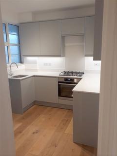 2 bedroom flat to rent, Woodside, London SW19