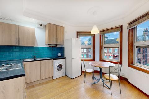 3 bedroom flat to rent, Acland Road, London NW2