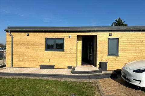 2 bedroom detached house to rent, Maidenhead Road, Windsor, SL4
