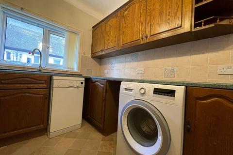 4 bedroom apartment to rent, East Avenue, Talbot Woods, Bournemouth