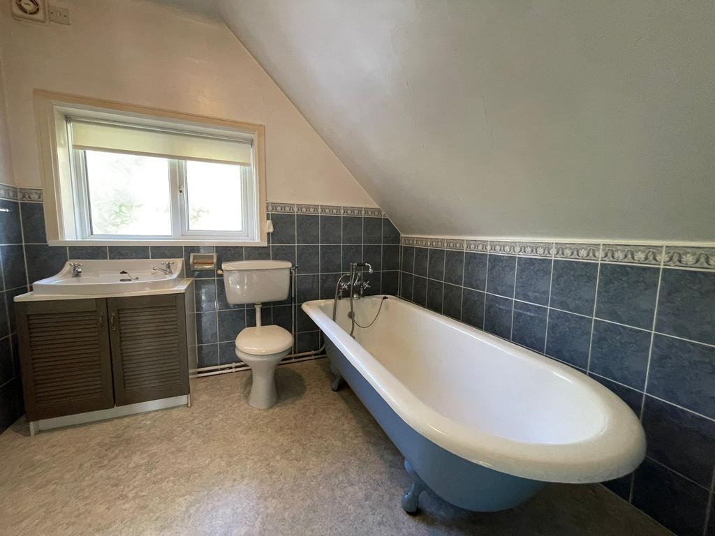L - Master Ensuite 1