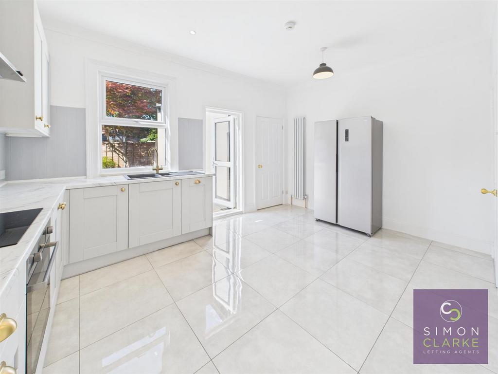 CAM05425 G0-PR0024-STILL019.jpg