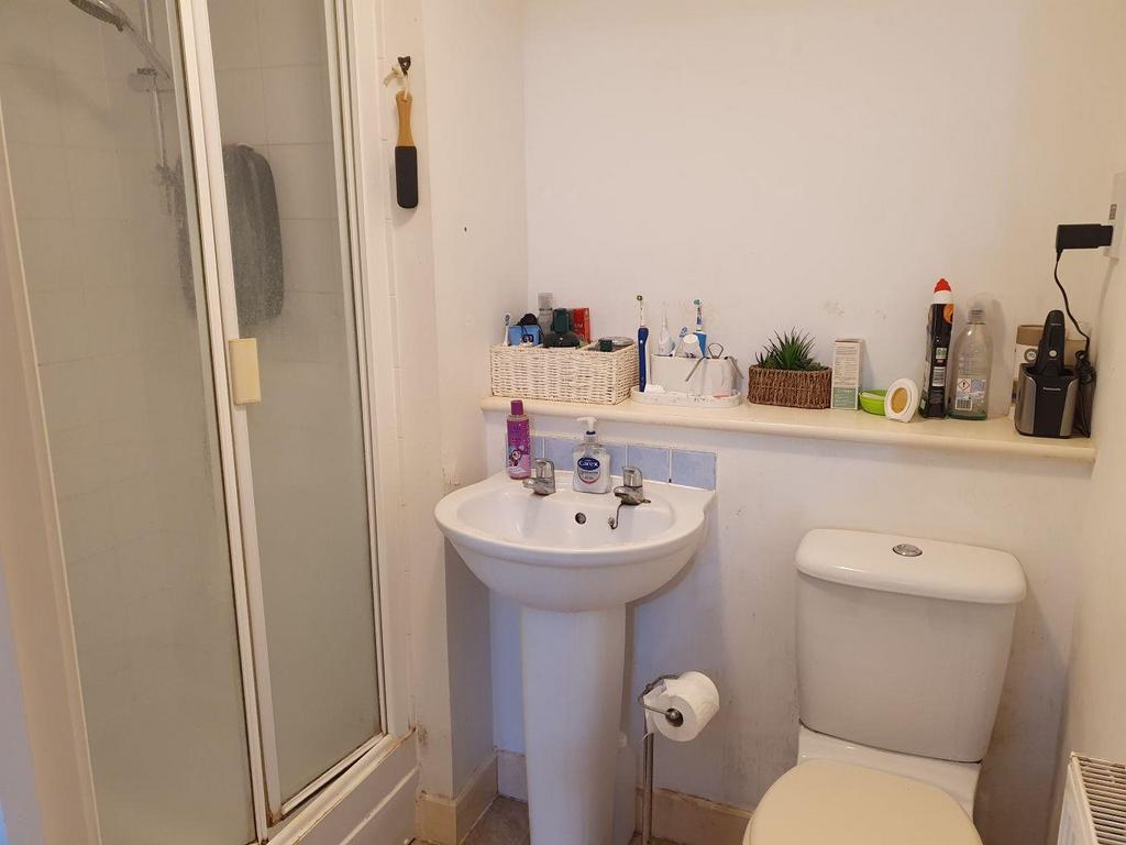 Ensuite Shower room.jpg