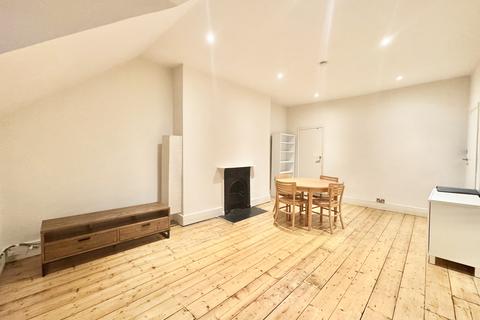 1 bedroom apartment to rent, Belsize Avenue, London NW3