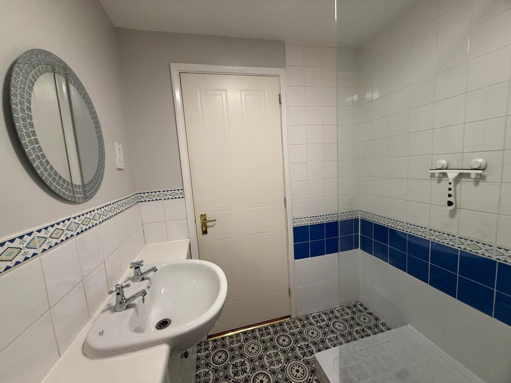 Shower room 2