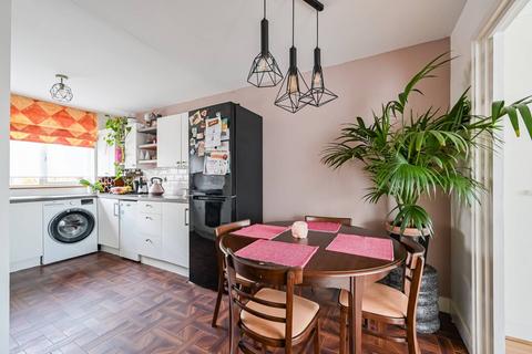 3 bedroom terraced house for sale, Empress Avenue, Aldersbrook, London, E12