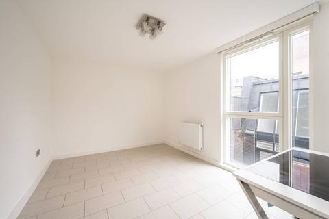 4 bedroom semi-detached house to rent, Kierin Road, Stratford, London, E20