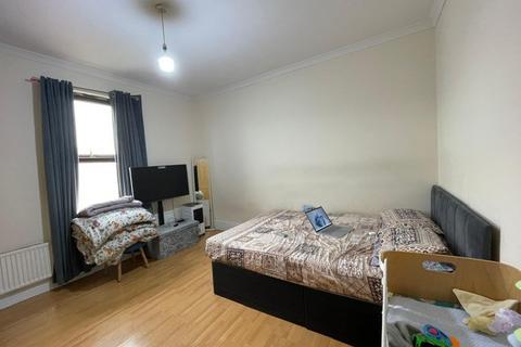 undefined, First Floor Flat, Breamore Road, Ilford, Essex, IG3