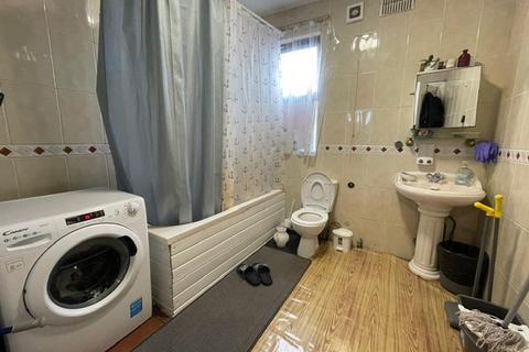 undefined, First Floor Flat, Breamore Road, Ilford, Essex, IG3