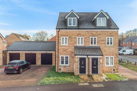 3 bedroom semi-detached house for sale, Plover Place, Exning CB8