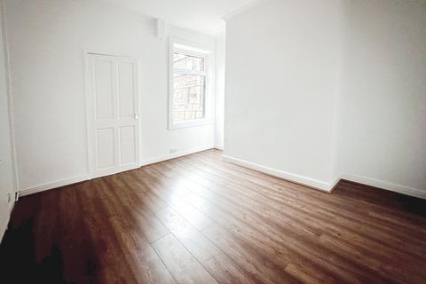 2 bedroom terraced house to rent, Gill Street, Stockport SK1