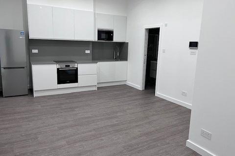 Studio to rent, Camden High Street, Camden Town NW1