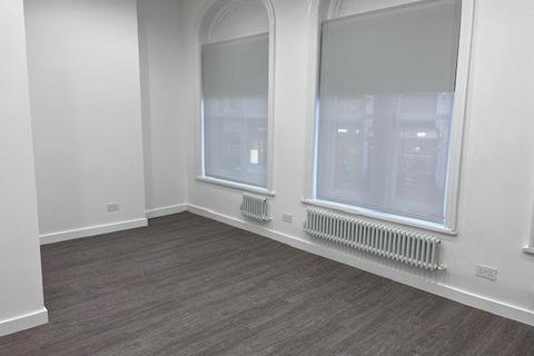 Studio to rent, Camden High Street, Camden Town NW1