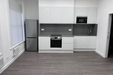 Studio to rent, Camden High Street, Camden Town NW1