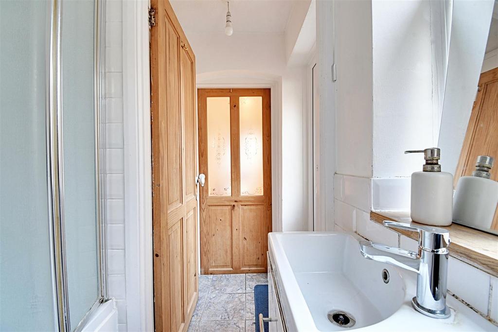 Bathroom 2.jpg