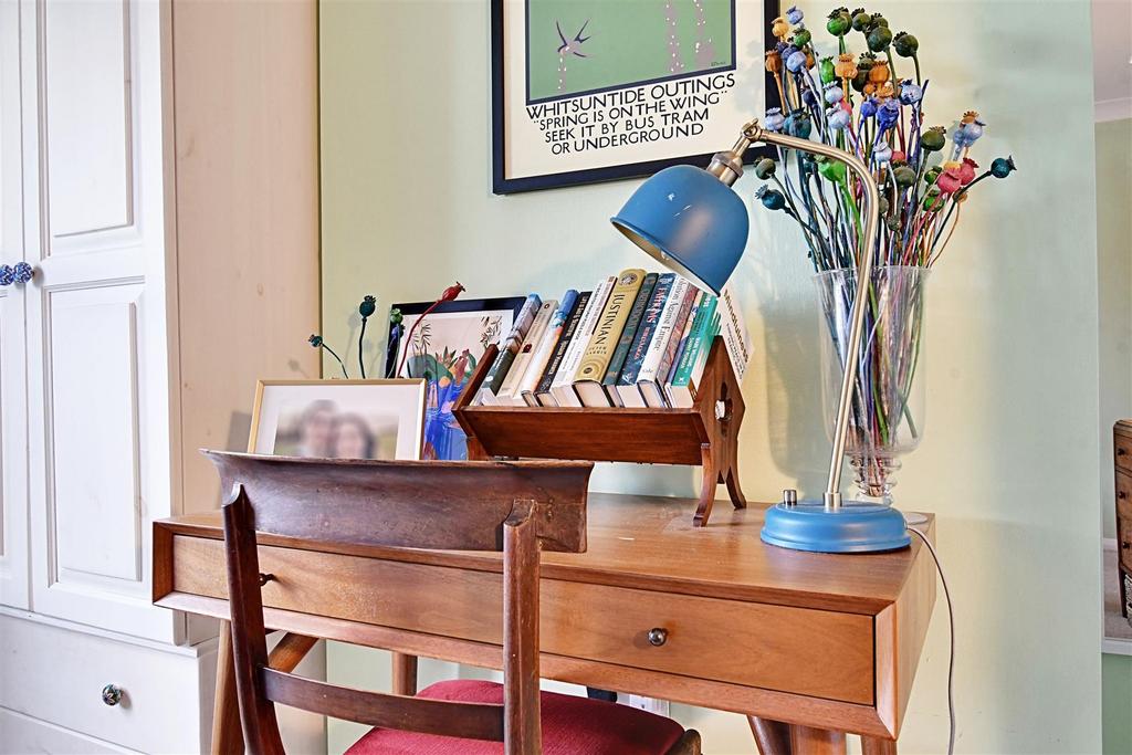 Bedroom 1 4.jpg
