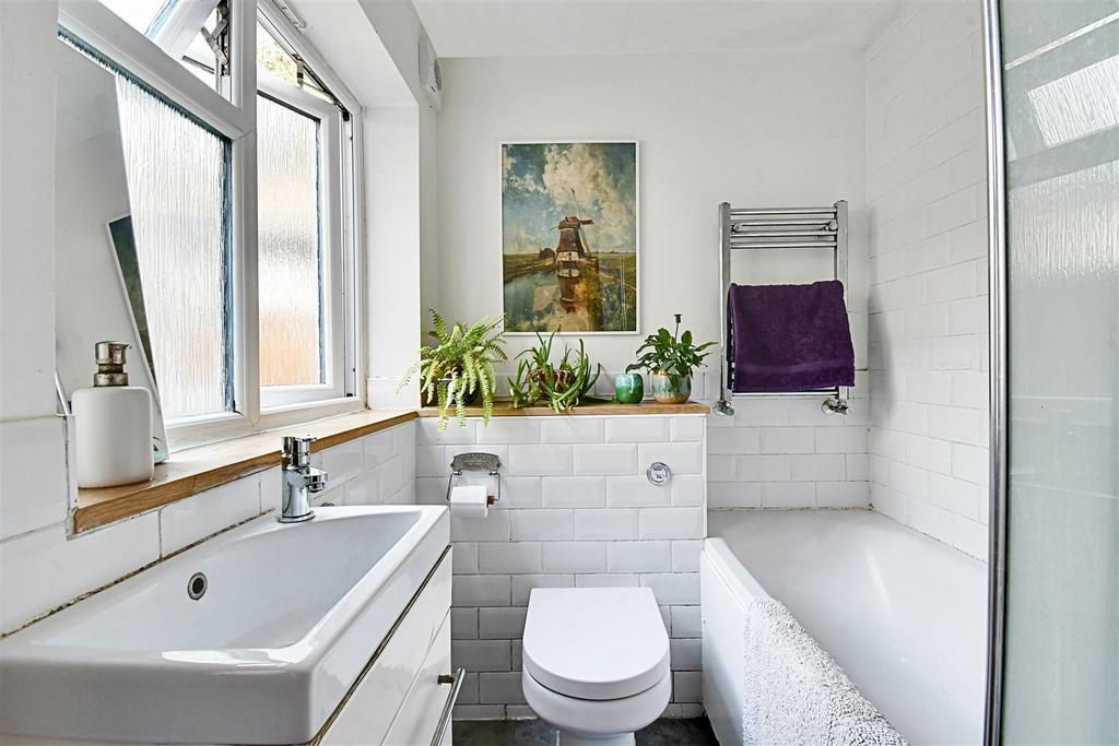 Bathroom 1.jpg