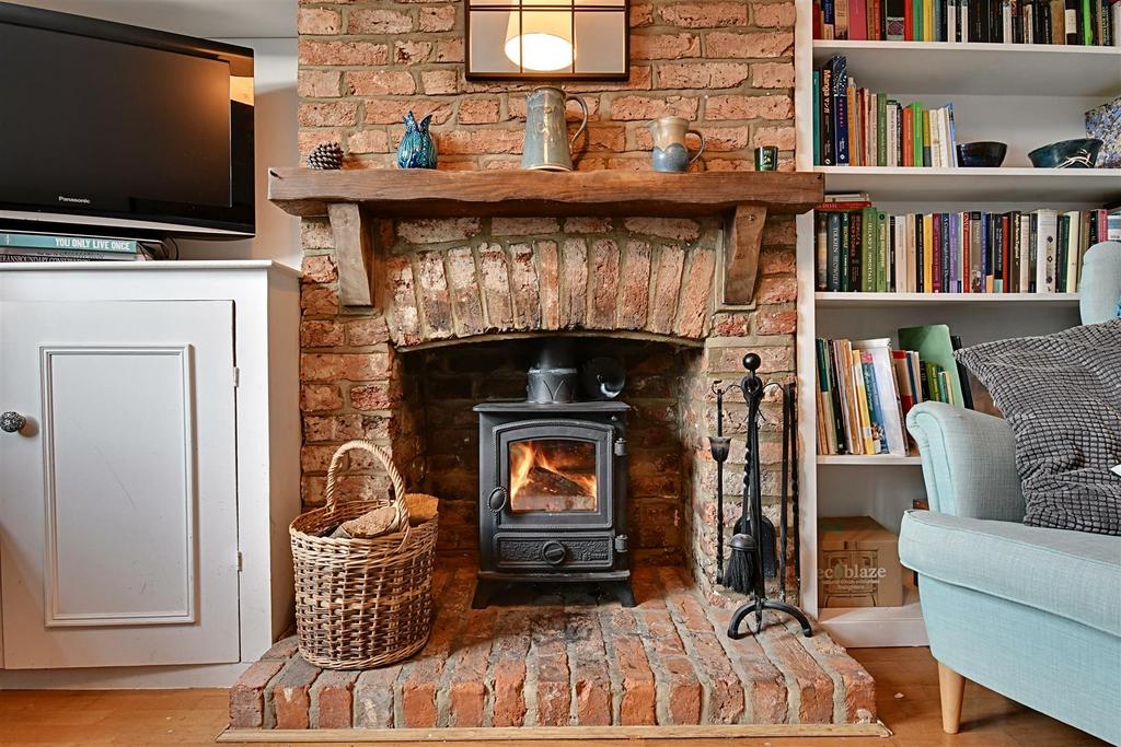 Fireplace 2.jpg