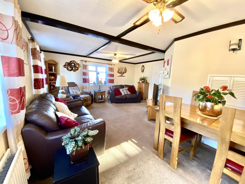 Lounge/Dining Rm