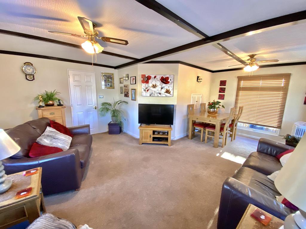Lounge/Dining Rm