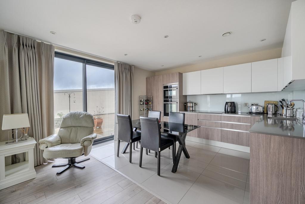 1387715 13 693176...