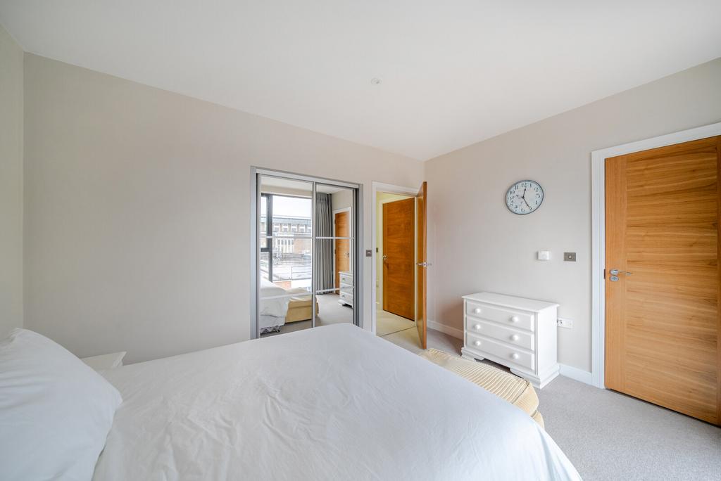 1387715 17 693178...