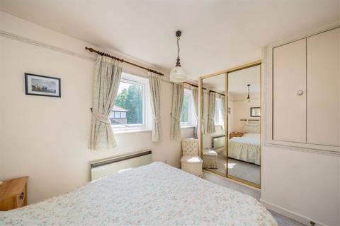 undefined, Falcon Way, London E14