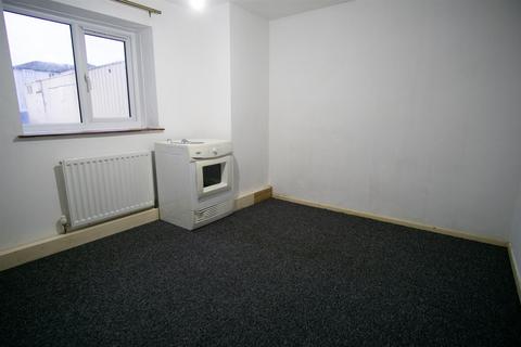 undefined, 2 Bed Flat to Let on  Samuel Street, Preston